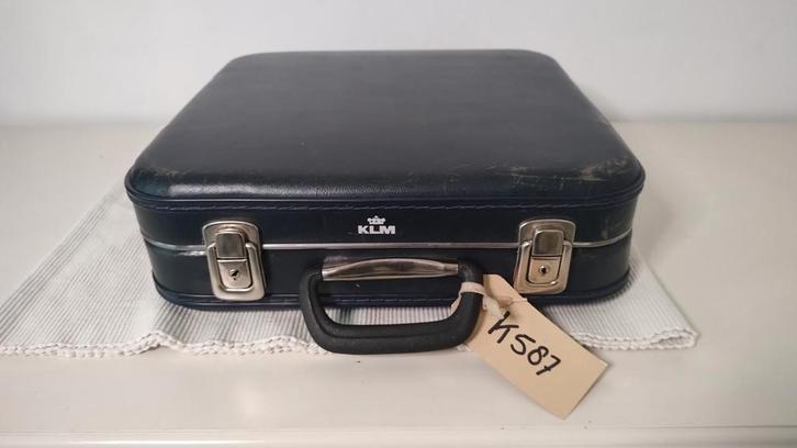 K587 VINTAGE KLM stewardess koffer van geperst karton, Sieraden, Tassen en Uiterlijk, Koffers, Gebruikt, Overige materialen, Minder dan 50 cm