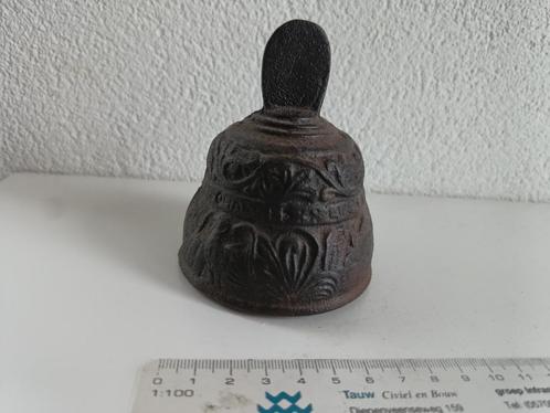 Gietijzeren apostelbel (van ijzer), Antiek en Kunst, Antiek | Religie, Ophalen of Verzenden