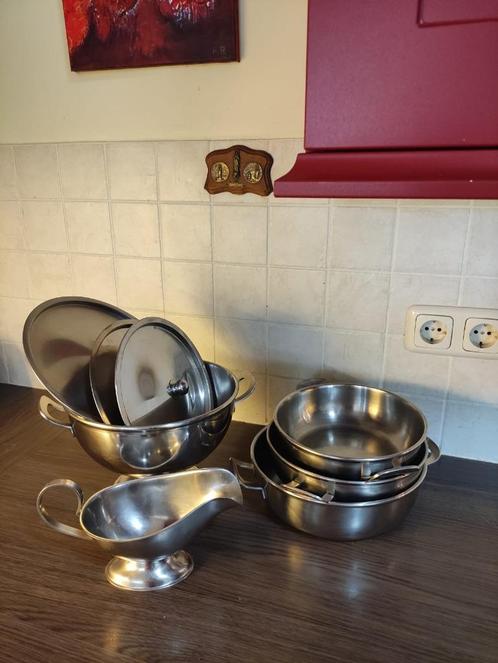 3 dekschalen ,sauskom,soepterrine, Huis en Inrichting, Keuken | Potten en Pannen, Gebruikt, Pannenset, Overige materialen, Ophalen