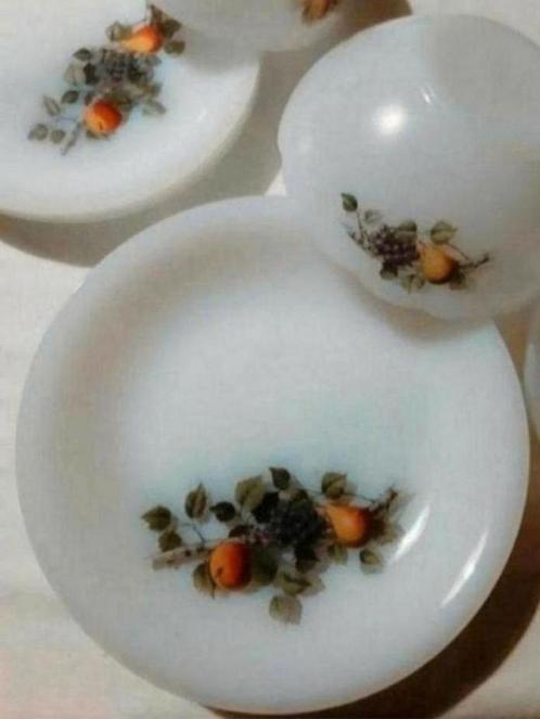 Arcopal France appel peer borden schalen Pyrex England bloem, Huis en Inrichting, Keuken | Servies, Schaal of Schalen, Overige stijlen