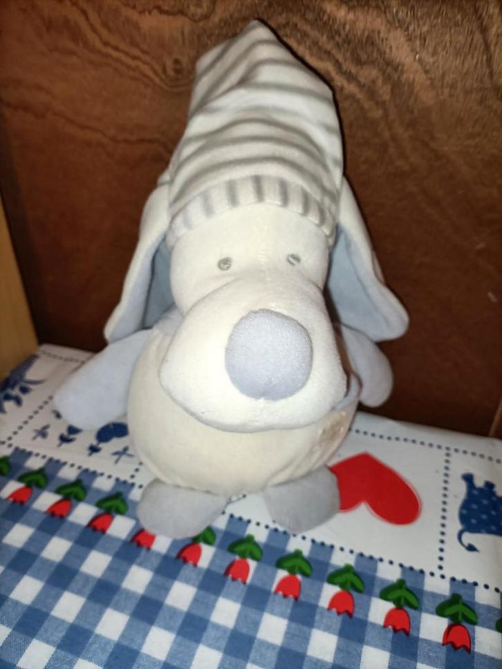 Hond knuffel met muziekdoosje Tiamo slaapliedje 22 cm, Kinderen en Baby's, Speelgoed | Knuffels en Pluche, Hond, Ophalen of Verzenden