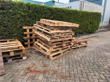 Gratis Pallets en Hout Af te Halen beschikbaar voor biedingen
