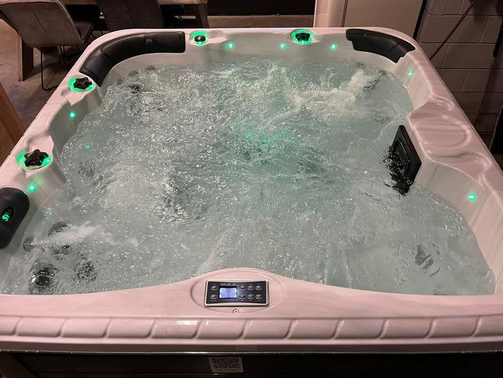 Comfortabele 5 pers. Spa Refresh incl Garantie & Plaatsing, Tuin en Terras, Zwembad-toebehoren, Zo goed als nieuw, Ophalen
