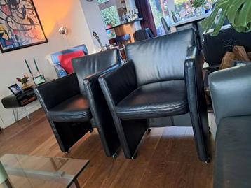 2 Gewéldig Comfortabele Zwarte Leren Fauteuils/Stoelen  beschikbaar voor biedingen