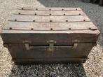 Stoere metalen kist reiskoffer hutkoffer, Antiek en Kunst, Curiosa en Brocante, Ophalen