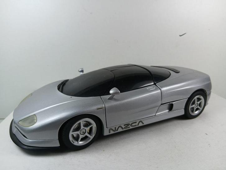 revell 1/18 nazca, Hobby en Vrije tijd, Modelauto's | 1:18, Zo goed als nieuw, Bburago, Ophalen of Verzenden