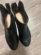 Zwarte enkellaarsjes Pull&Bear, Kleding | Dames, Schoenen, Ophalen of Verzenden, Gedragen, Zwart, Lage of Enkellaarzen