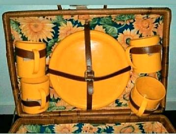 PICKNICKMAND,kuikengeel,bestek,beker,Brocante,Riet,GEEL,mand beschikbaar voor biedingen