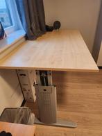 Bureau met verstelbare poten, Ophalen