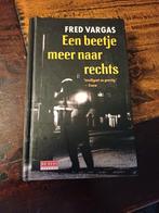 Fred Vargas - Een beetje meer naar rechts, Ophalen of Verzenden, Gelezen, Fred Vargas