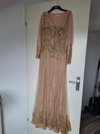 Prachtige Beige Galajurk met Gouden Details, Maat 38/40 (M), Beige, Ophalen of Verzenden, Gedragen