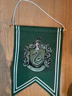 Harry Potter Slytherin vaantje, Ophalen of Verzenden, Zo goed als nieuw, Actiefiguurtje