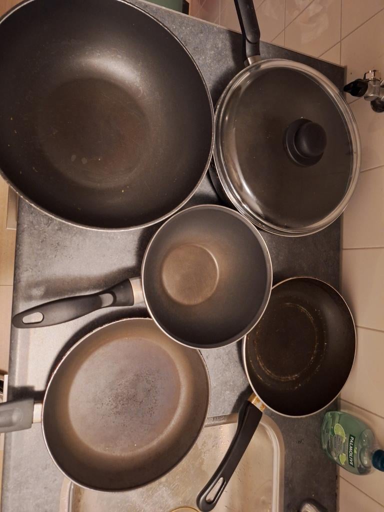 Wok- en koekenpannen - Verschillende maten!, Huis en Inrichting, Ophalen, Overige materialen, Gebruikt, Keramische plaat