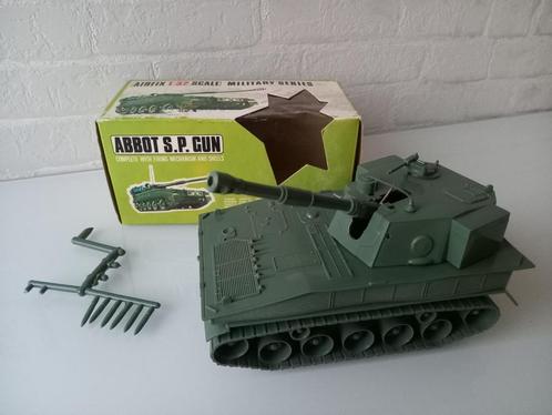 Airfix: Abbot S.P. Gun tank plus kanon ( schaal 1:32 ), Hobby en Vrije tijd, Modelbouw | Auto's en Voertuigen, Zo goed als nieuw
