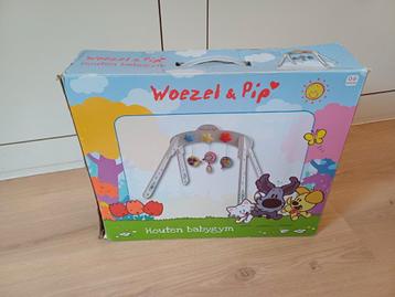 Woezel & Pip houten babygym beschikbaar voor biedingen