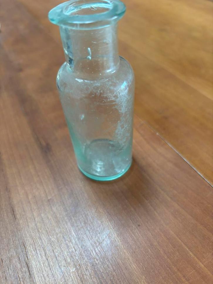 Apothekersflesje zeer oud opgegraven in 1970, Antiek en Kunst, Antiek | Glas en Kristal, Ophalen of Verzenden