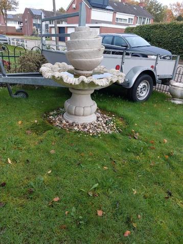 Mooie Betonnen Fontein voor Tuin of Terras beschikbaar voor biedingen