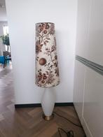 vintage vloer lamp met glazen voet waarin ook licht brand, Antiek en Kunst, Ophalen of Verzenden