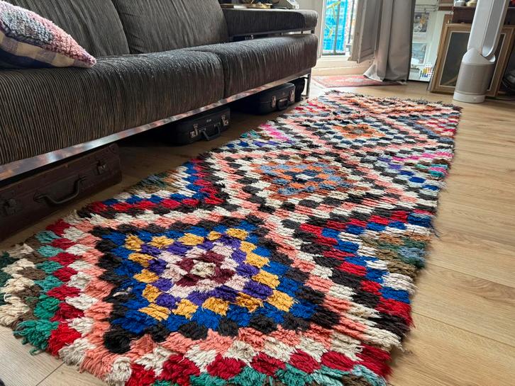 Tapijt Vintage handgeknoopt Marokkaans Boucherouite kleed, Huis en Inrichting, Stoffering | Tapijten en Kleden, Zo goed als nieuw