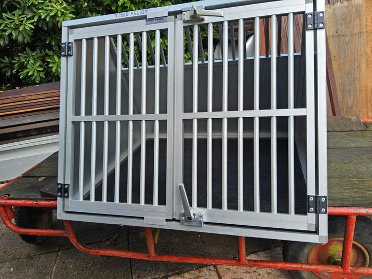 Hondenbech, zeer luxe en solide, niet gebruikt!, Dieren en Toebehoren, Hondenhokken, Nieuw, Hondenhok, 65 tot 100 cm, 75 tot 110 cm