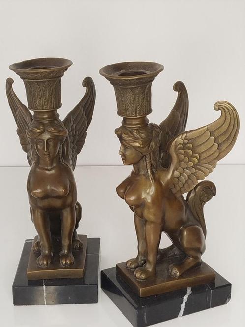 2 bronzen kandelaars in de vorm van een sfinx, Antiek en Kunst, Antiek | Kandelaars, Koper of Brons, Ophalen of Verzenden