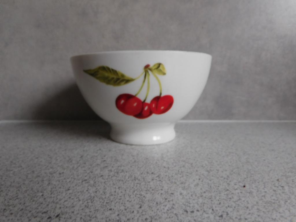 Kom 8x13 cm. Cherry JET by ter Steege, Ophalen of Verzenden, Zo goed als nieuw, Kom(men), Overige stijlen