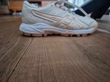 Asics Hockeyschoenen 35 beschikbaar voor biedingen