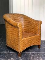 Aziatische, elegante fauteuil van rotan in visgraatmotief, Ophalen, 75 tot 100 cm, Zo goed als nieuw, 50 tot 75 cm