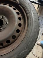 Winterbanden Ford Focus 16 inch met wieldoppen, Ophalen, Gebruikt, 16 inch, Banden en Velgen