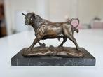 MILO / Bronzen Stier Sculptuur op Marmeren Basis, Antiek en Kunst, Kunst | Beelden en Houtsnijwerken, Ophalen of Verzenden