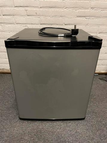 Mini koelkast beschikbaar voor biedingen