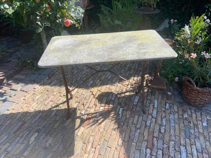 Tuintafel met smeedijzer onderstel en marmer blad., Tuin en Terras, Tuintafels, Gebruikt, Rechthoekig, Ophalen