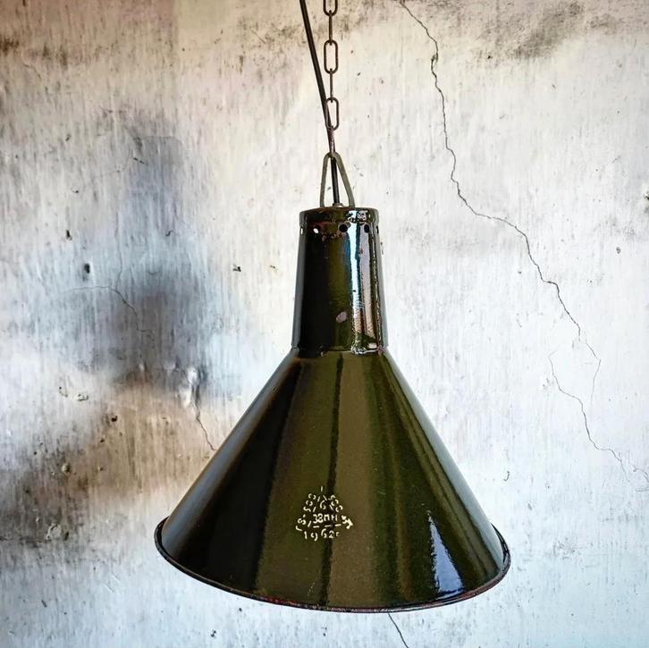Vintage emaille donker groene industriële hanglampen CCCP, Huis en Inrichting, Lampen | Hanglampen, Nieuw, Minder dan 50 cm, Metaal