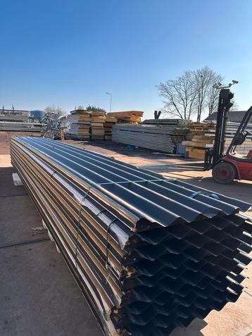 Sandwichpanelen dakbeplating wandbeplating isolatie  beschikbaar voor biedingen