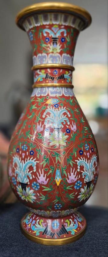 Antieke vergulde  Cloisonné Vaas beschikbaar voor biedingen