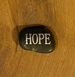 Gegraveerde Steen: Hope (4,5 x 3 cm), Huis en Inrichting, Woonaccessoires | Tekstborden en Spreuken, Ophalen of Verzenden