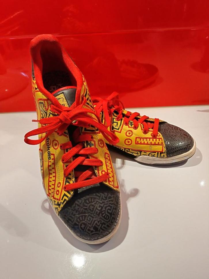 Keith Haring X Reebok sneakers yellow/red/black mt 45, Kleding | Heren, Schoenen, Zo goed als nieuw, Sneakers of Gympen, Overige kleuren
