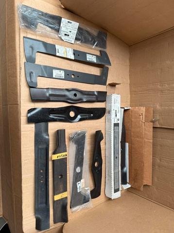 Partij maaimessen Sabo, John Deere nieuw beschikbaar voor biedingen