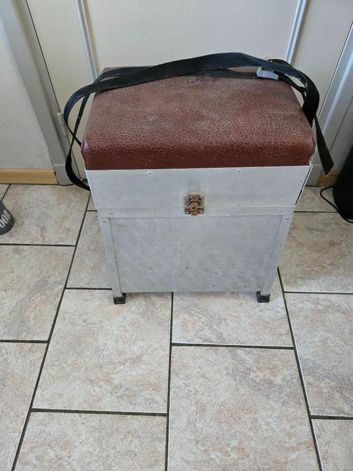 Viskoffer bruine zitting, Watersport en Boten, Hengelsport | Algemeen, Gebruikt, Koffer of Tas, Ophalen of Verzenden