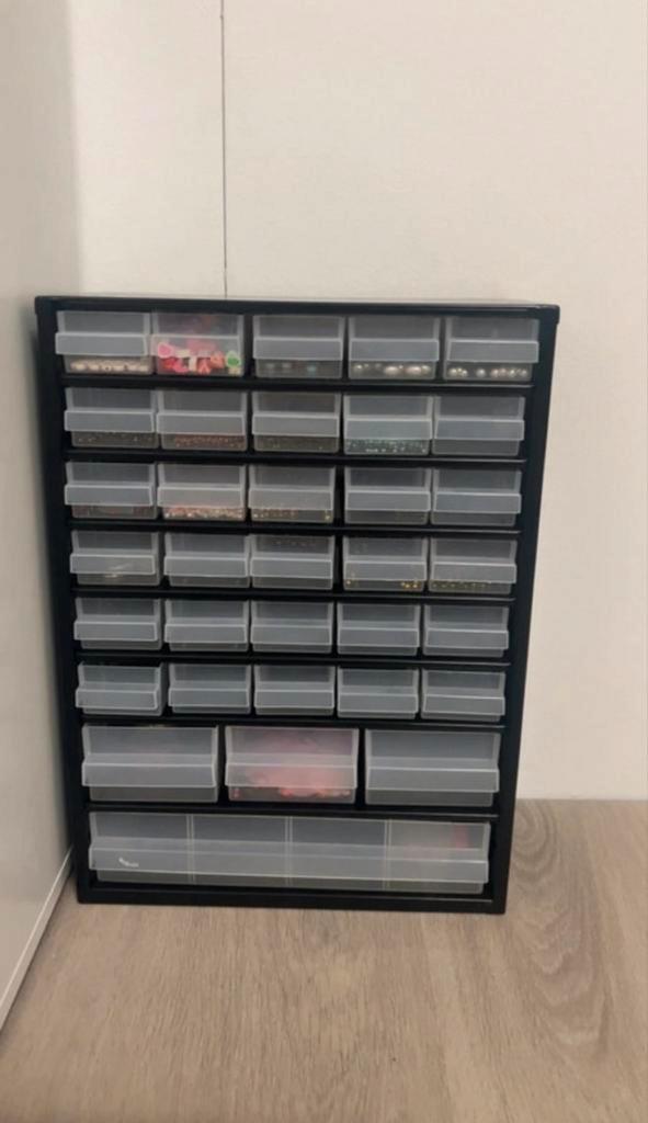 Kralen set inclusief kast, Hobby en Vrije tijd, Kralen en Sieraden maken, Zo goed als nieuw, Kraal, Ophalen of Verzenden