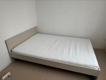 IKEA matras + bedframe