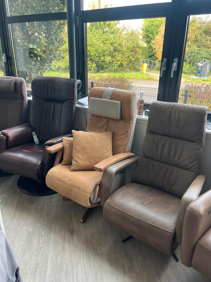 Verschillende Elektrische Prominent Sta-op Relaxfauteuils, Huis en Inrichting, Fauteuils, Zo goed als nieuw, Leer, Stof, Minder dan 50 cm