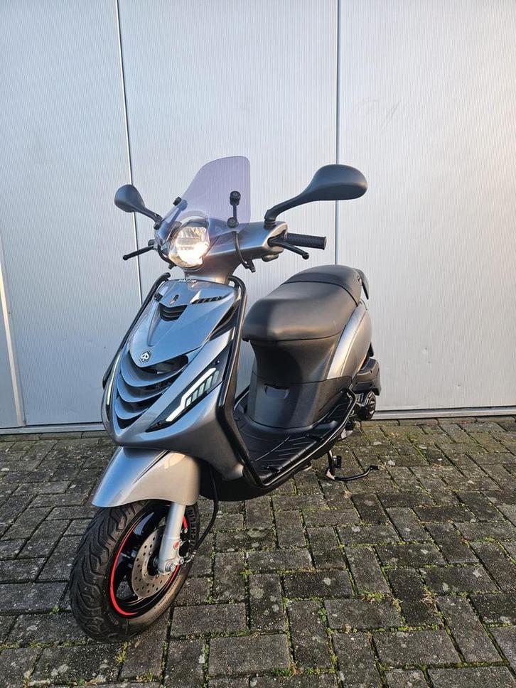Piaggio Zip Sp Custom 45Km AMG Grijs 2022 Full Option, Fietsen en Brommers, Scooters | Overige merken, Zo goed als nieuw, Benzine