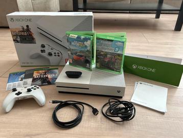 Xbox One S + Controller + Games + Adapter beschikbaar voor biedingen