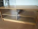 Lage kast met glazen deurtjes., Huis en Inrichting, Kasten | Vitrinekasten, Ophalen, Zo goed als nieuw, 25 tot 50 cm, Minder dan 100 cm