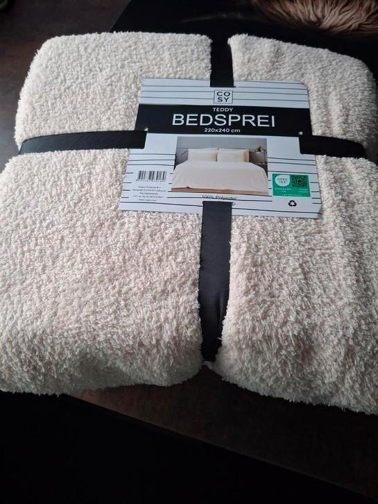 Een Teddy bedsprei 220 bij 240, Huis en Inrichting, Woonaccessoires | Overige, Nieuw, Ophalen of Verzenden