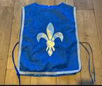 Blauwe ridder cape met zilveren lelie, Ophalen of Verzenden, Zo goed als nieuw, Maat 52/54 (L)
