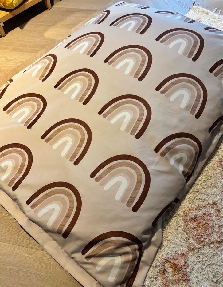 Zo goed als nieuwe zitzak met regenboog print, Huis en Inrichting, Zitzakken, Zo goed als nieuw, Zitzak, Beige, Ophalen