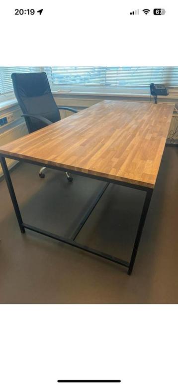 Eettafel beschikbaar voor biedingen