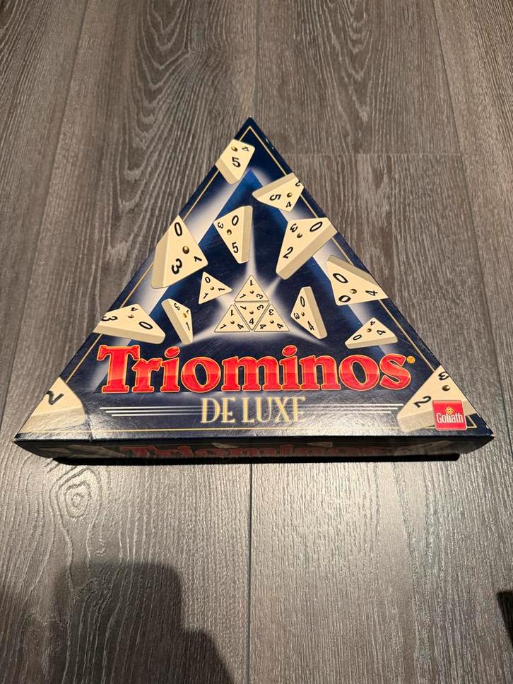 Triominos Deluxe - Leuk gezelschapsspel!, Hobby en Vrije tijd, Gezelschapsspellen | Bordspellen, Zo goed als nieuw, Reisspel, Ophalen of Verzenden